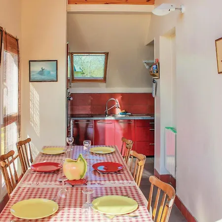 Stunning Home In Plogoff With Kitchen Holiday home